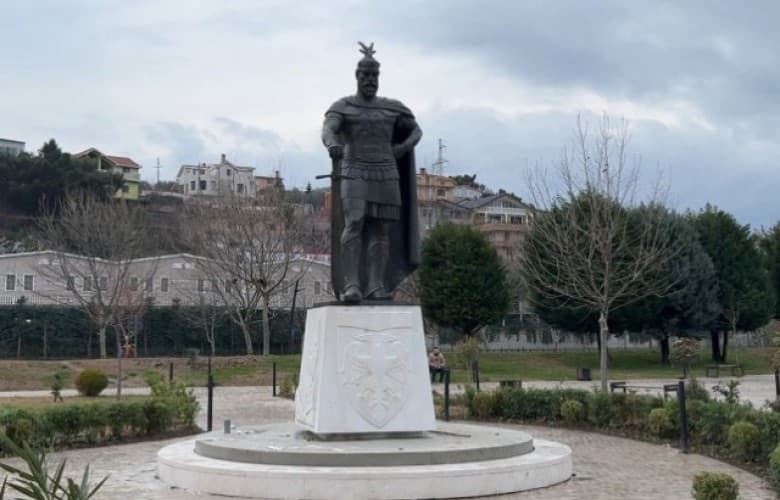 Skënderbeu rikthehet në vendin e lindjes