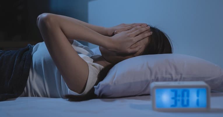 Një metodë mund të na ndihmojë të biem përsëri në gjumë pasi zgjohemi gjatë natës