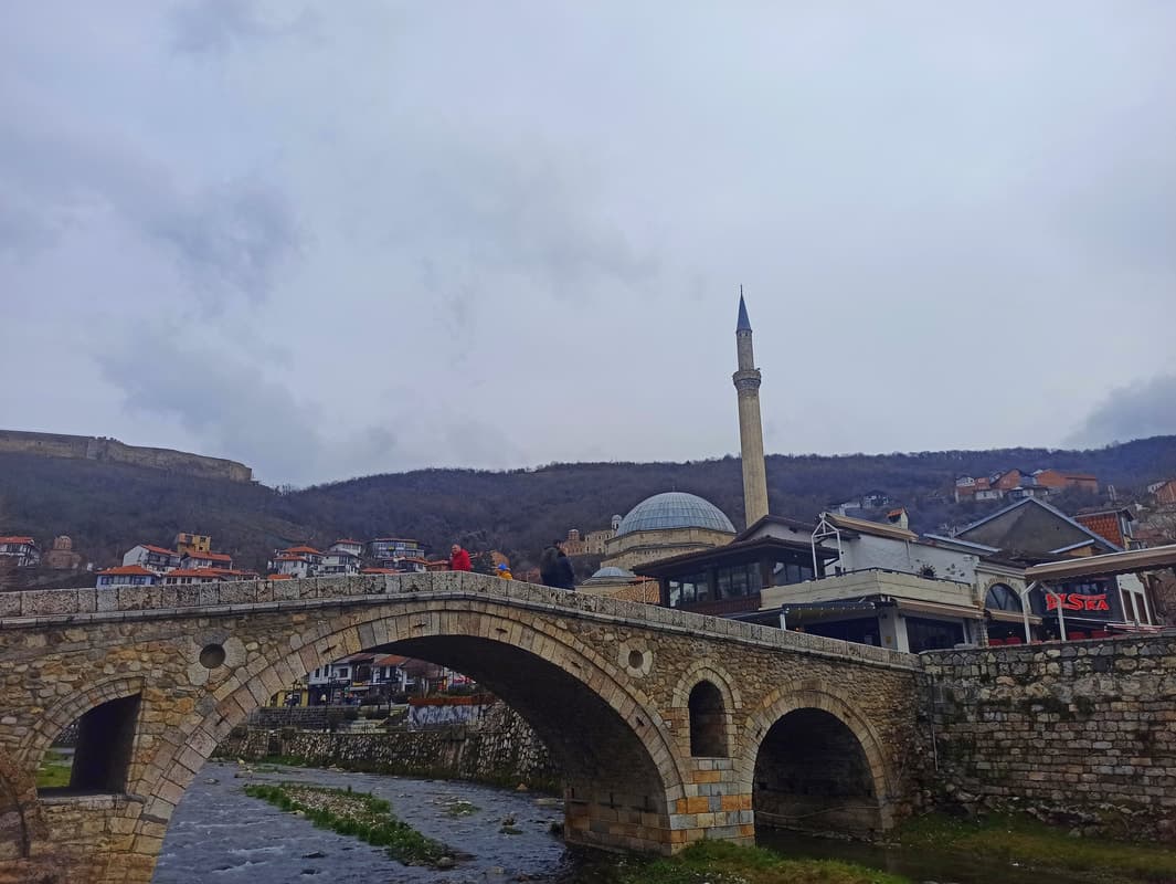 Tentohet për herë të dytë t'i vihet flaka restorantit në Prizren, Policia gjen mjet shpërthyes