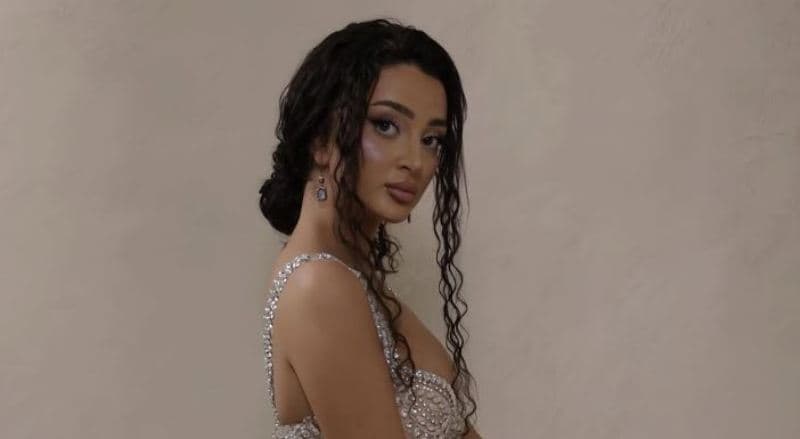 Ana Ejupi me poza para paqyrës, kësaj radhe pa Kevinin