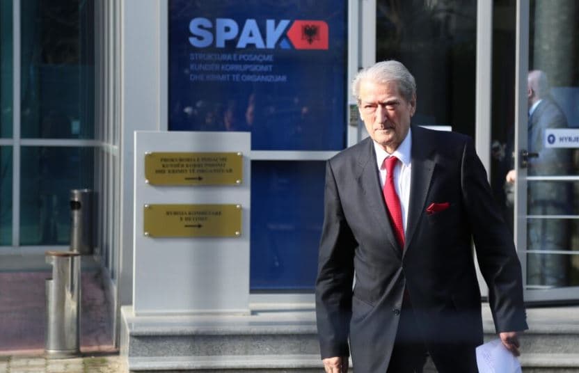 Sali Berisha kërkon heqjen e masës "detyrim paraqitje"