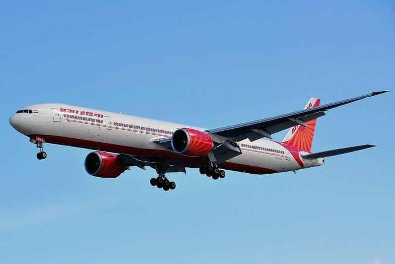 Air India kërkon nga pasagjerët të ndalin hedhjen e rrobave në tualetet e avionit