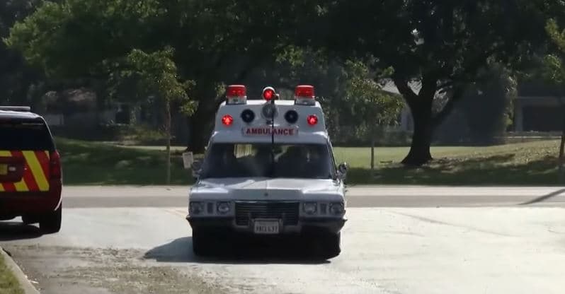 Autoambulanca antike bën udhëtimin 5,200 kilometërsh dhe thyen rekordin botëror (VIDEO)