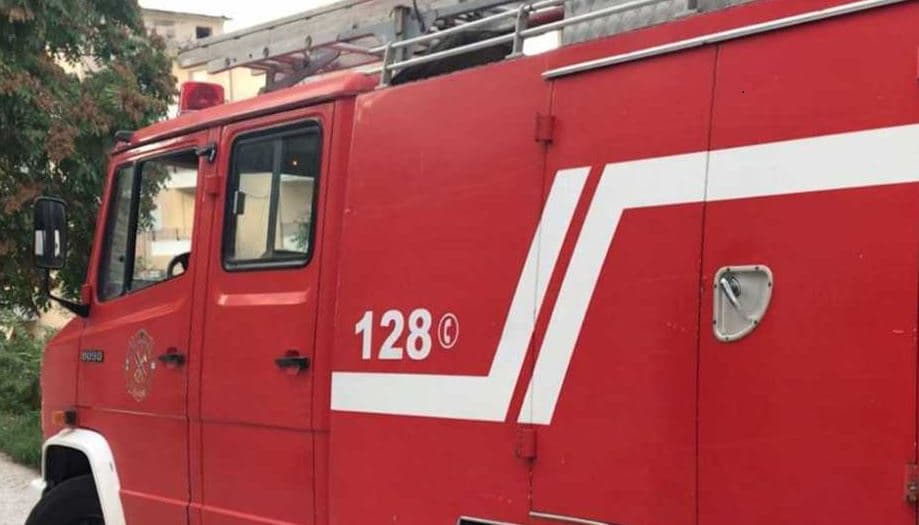 Përfshihet nga flakët apartamenti, vdes një person në Bulqizë