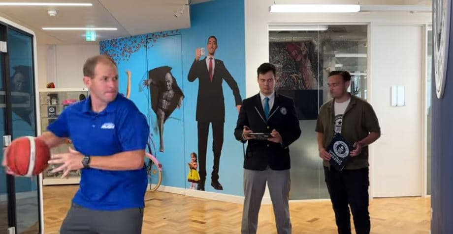 Rush thyen rekordin e pasimeve të basketbollit - dhe një shenjë muri (VIDEO)