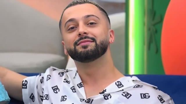 Gjesti performon në "Air Albania" në ndeshjen Shqipëri - Serbi?
