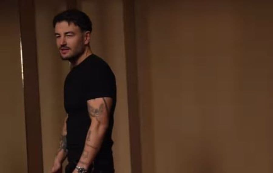 Ardian Bujupi publikon këngën “Temperatura” (VIDEO)
