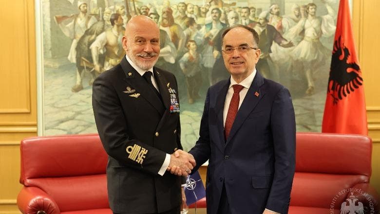 Begaj takon kryetarin e Komitetit Ushtarak të NATO-s: Duhet ta mbështesim Kosovën