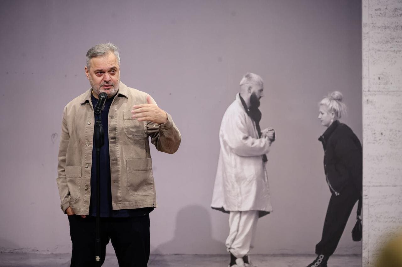 Edi Rama, i befasuar nga ekspozita “Shqiptarë të Panjohur” e Ben Blushit: Për të mos u humbur