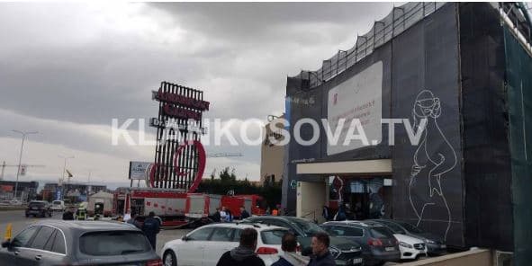 Zjarr në tavanin e një spitali privat në kryeqytet
