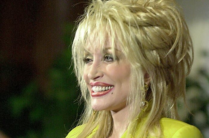 Mbledh mbi 50 mijë nënshkrime peticioni për ta emërtuar aeroportin e Nashville me emrin e Dolly Parton