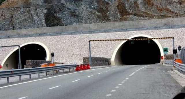 Aksident i tmerrshëm në tunelin e Kalimashit, lëndohen tre persona (FOTO)