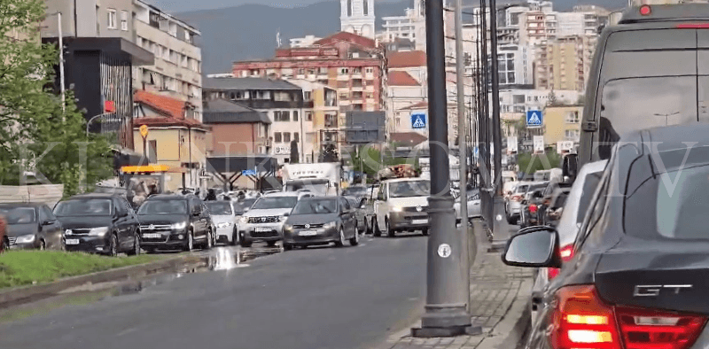 Aksident trafiku në Lakrishtë të Prishtinës (VIDEO)