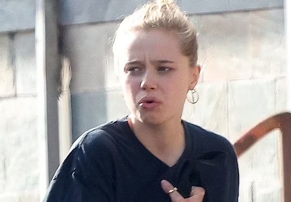 Vajza e Angelina Jolie, sozia e nënës së saj