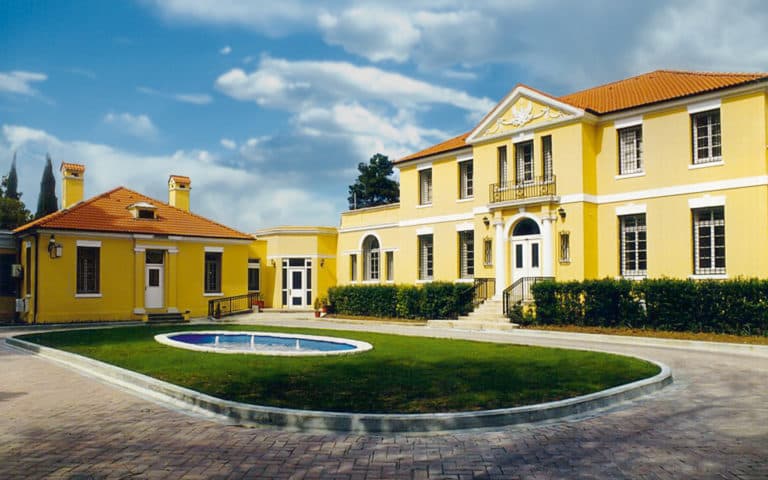 Ambasada amerikane në Tiranë: Nga 30 maji do të përdoret sistem i ri për takimet e vizave
