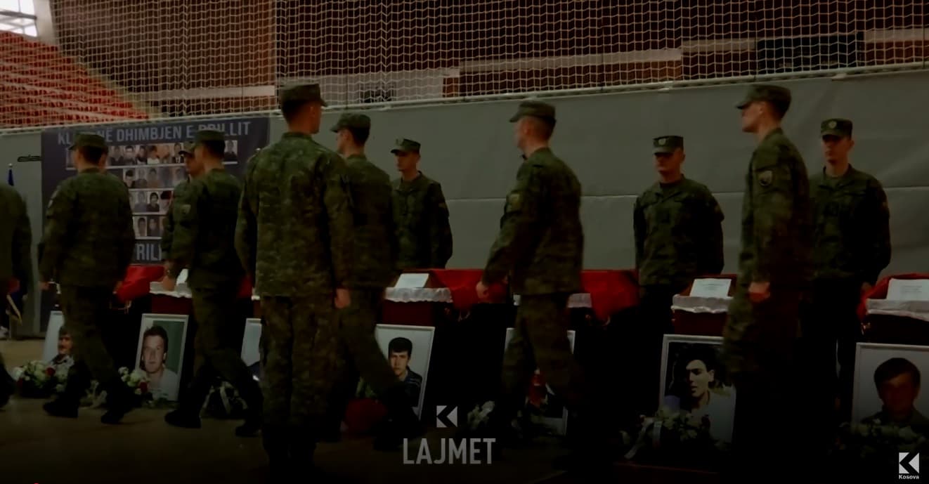 Të zhdukurit e Kralanit: Varrosja e djalit, lehtësim për nënën (VIDEO)