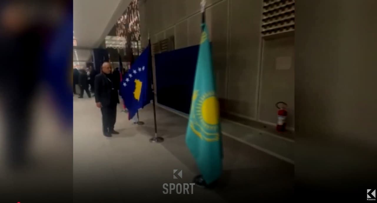 Urrejtja shtetërore: Serbët s’durojnë Kosovën, ia djegin flamurin (VIDEO)