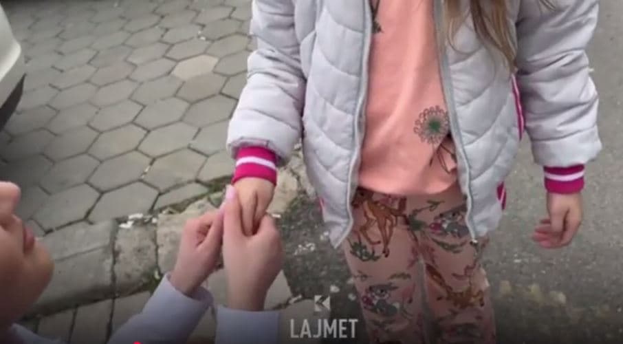 Mësuesja dyshohet se rrahu 6-vjeçaren në Suharekë (VIDEO)