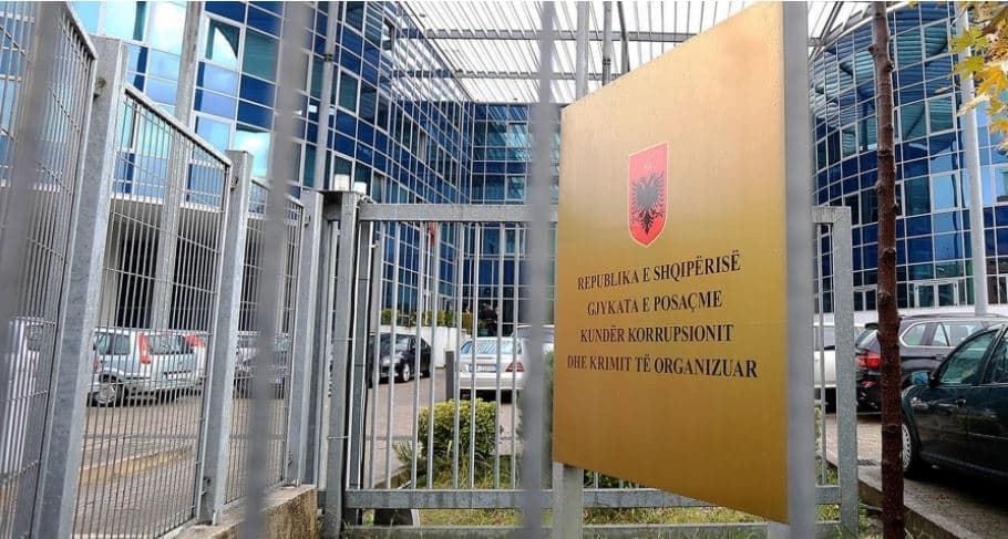 Merrnin ryshfet për të dhënë banesa sociale, GJKKO dënon me 5 vjet e 8 muaj burg tre ish-zyrtarë në Durrës