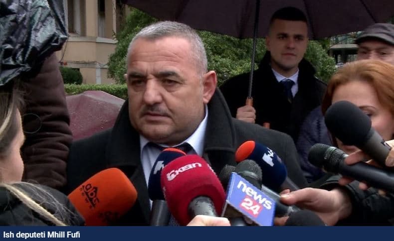 U plagos në kokë gjatë sherrit me sende të forta në Tiranë, 19-vjeçari është djali i ish-deputetit demokrat