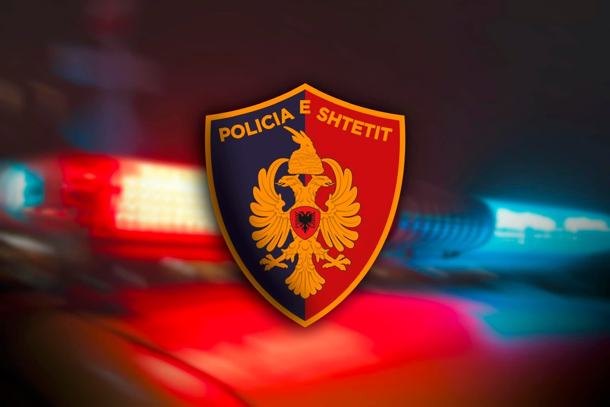 Paraqitej si drejtor policie, 20-vjeçari u jepte urdhra policëve në Portin e Durrësit