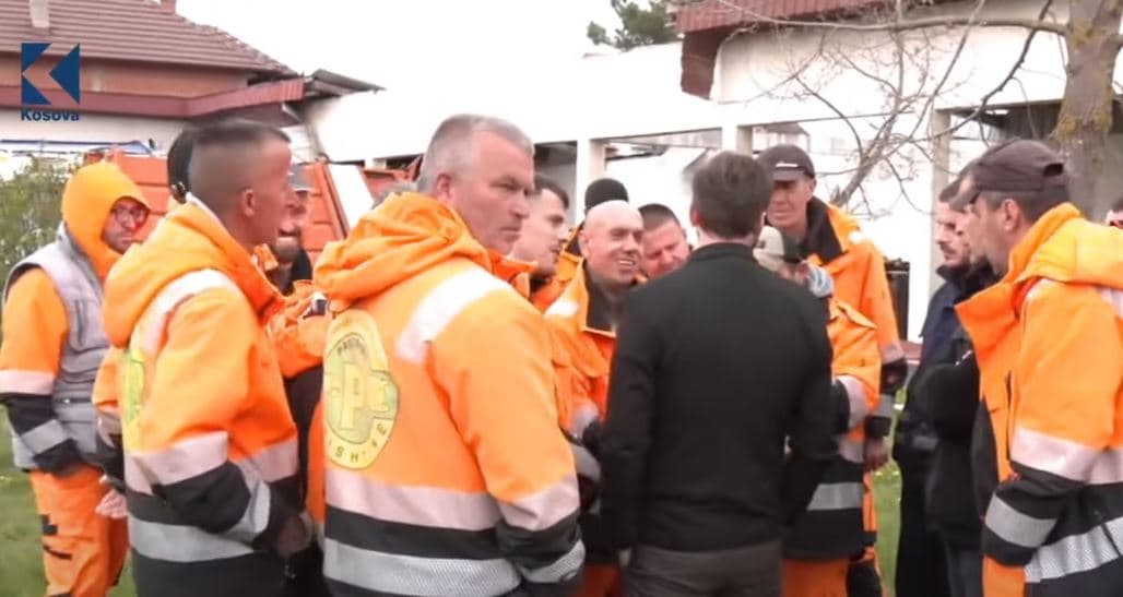 Edhe sot u protestua nga punëtorët e pastrimit në Drenas, ankohen se patën sërish provokime (VIDEO)