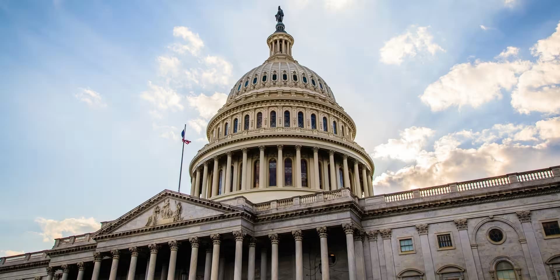 Senati amerikan prezanton rezolutën dypartiake për të mbrojtur refugjatët politikë iranianë në Shqipëri