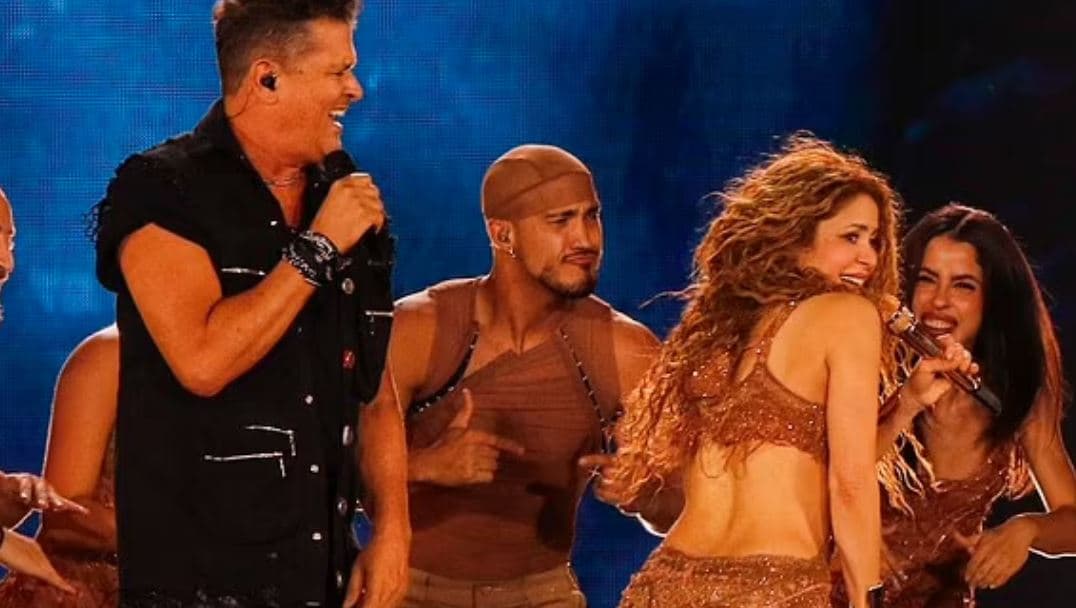 Shakira "djeg" skenën me performancën në Medellin