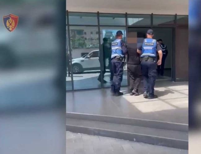 Shpërthimi me tritol në Elbasan, arrestohet pronari i banesës dhe nipi i tij