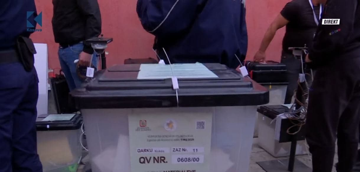 Nis dorëzimi i kutive të votimit nga Qarku i Kukësit
