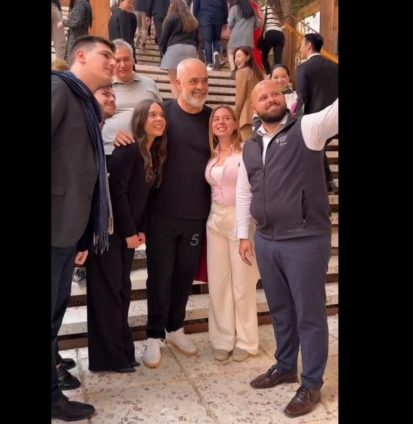 Rama pret në takim studentë nga Harvardi: Të interesuar për transformimin e Shqipërisë