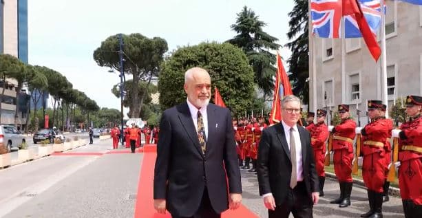 Starmer pritet me ceremoni shtetërore nga Rama