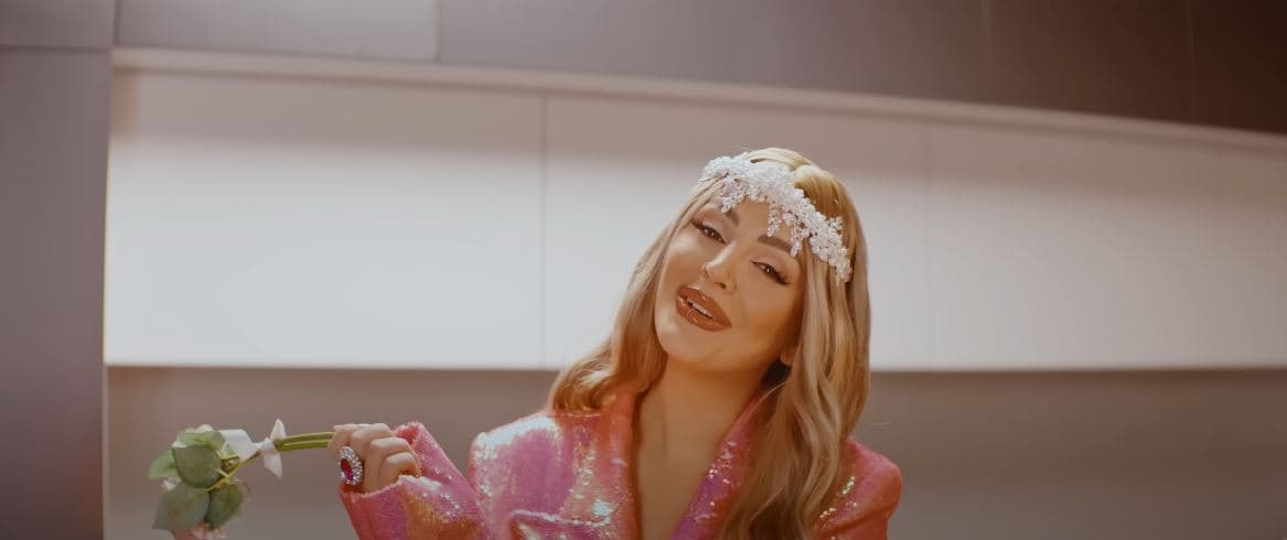 Fifi publikon këngën “Mi Mome” (VIDEO)