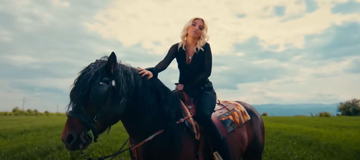 “Ama dorën” vjen nga Adri, Iliriana dhe Dj Gimi – O (VIDEO)