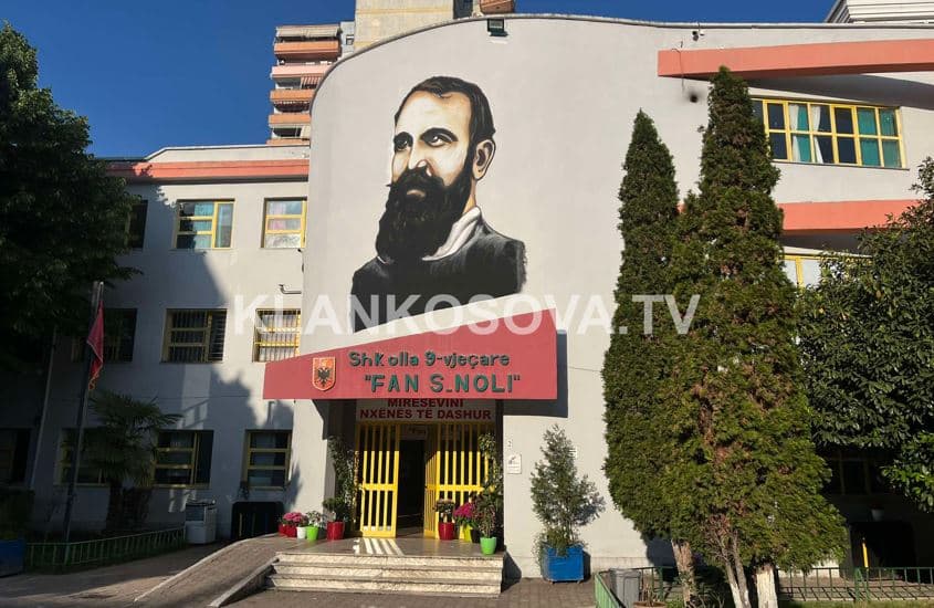 Qytetarët po presin, por shkolla "Fan S.Noli" në Tiranë nuk është gati për të votuar