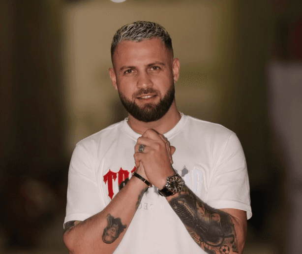 Voton Luiz Ejlli: Na e lyejnë gishtin me bojë, po...