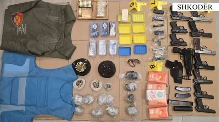 Operacioni "Baruti", në Shkodër kapen arsenal armësh e municionesh