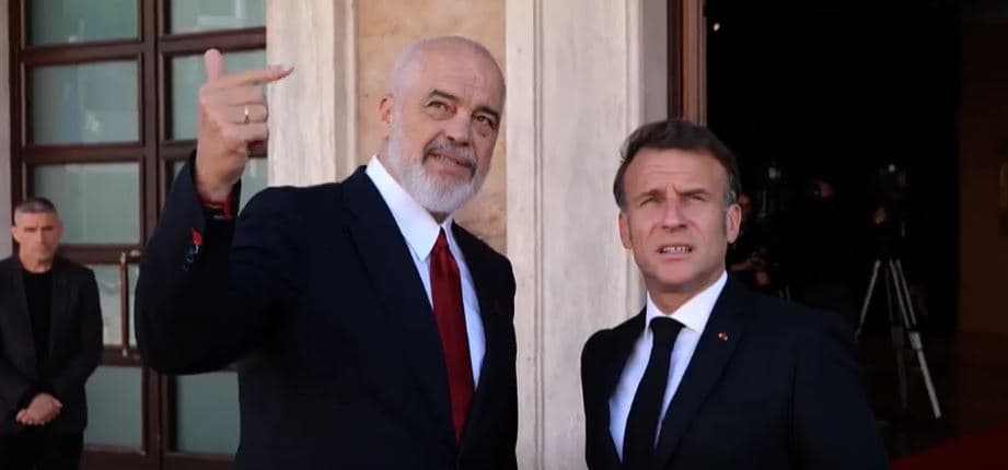 Macron arrin në kryeministrinë e Shqipërisë