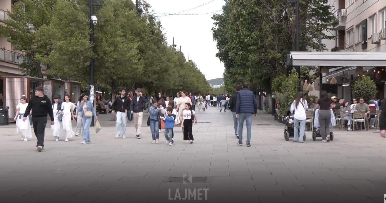 100-shet, lëmoshë apo reformë sociale: Çfarë përfiton realisht qytetari kosovar?