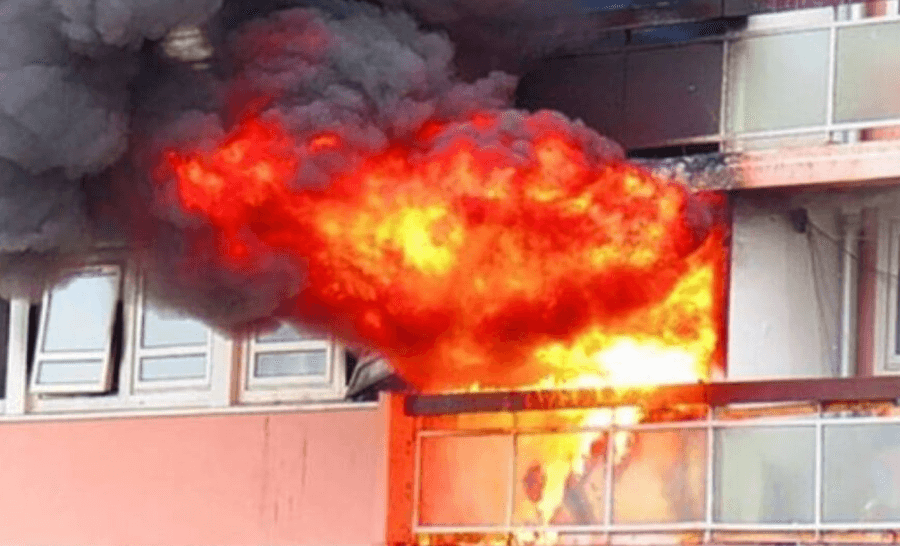 Shpërthim i fuqishëm në Fier, dy të lënduar – mes tyre një zjarrfikës