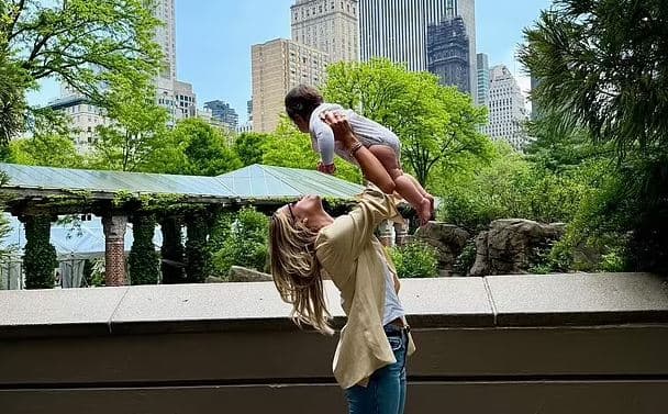 Sofia Richie ndan foto të veçantë me të bijën
