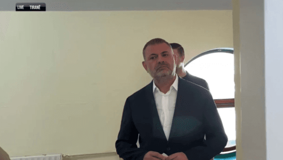 Voton në Tiranë kreu i PSD-së, Tom Doshi