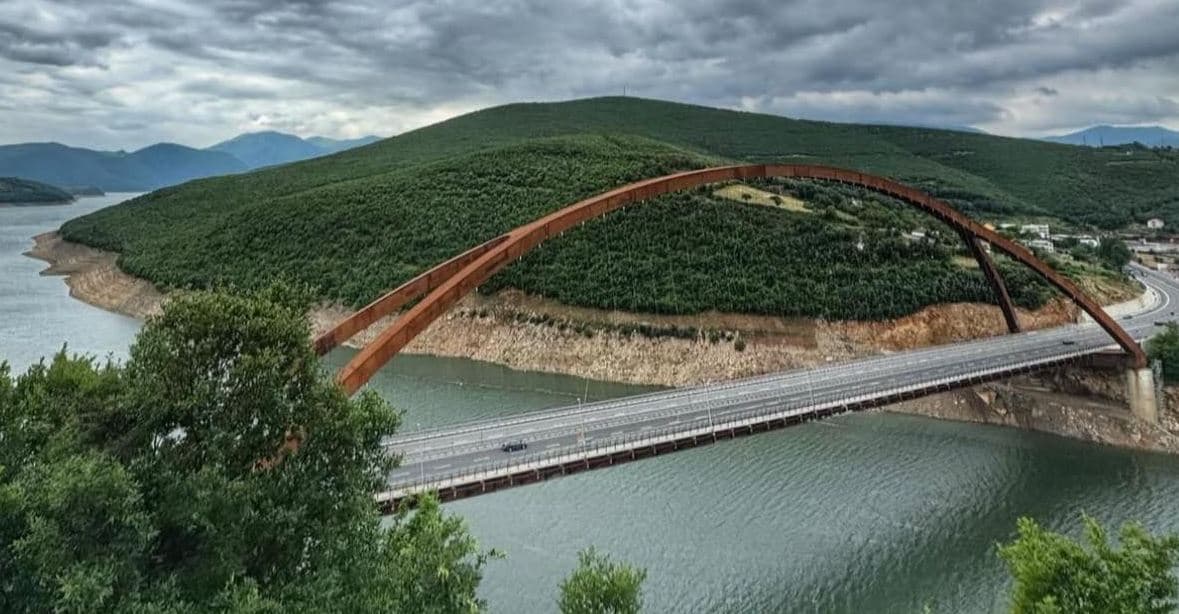Rama ndan pamje të bukura nga Ura e Kukësit