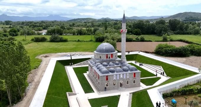 Përurohet Xhamia e Plumbit në Shkodër, rikthehet e rikonstruktuar për besimtarët dhe vizitorët
