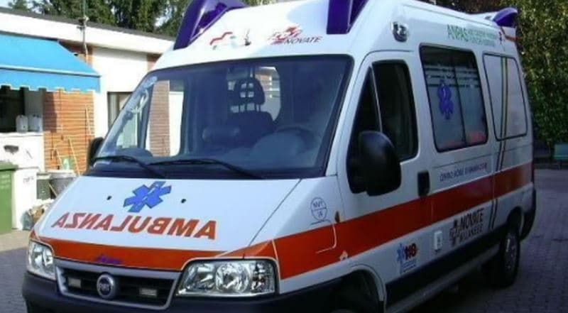 Aksident me vdekje në Tiranë, makina përplaset me bordurën anësore