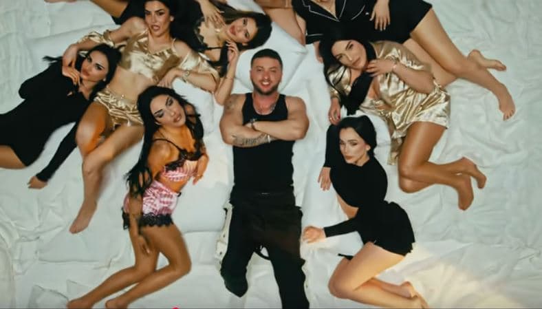 Fero e quan veten "Gorilla" në këngën e re (VIDEO)