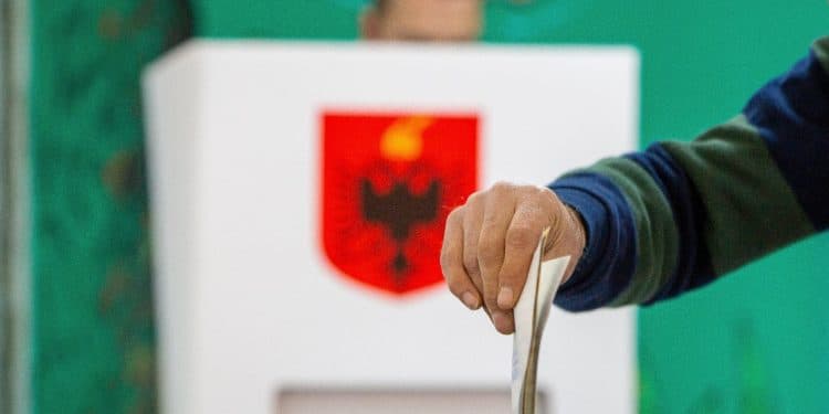 Pogradec: Eksponenti i PD-së godet komisionerin e PS-së