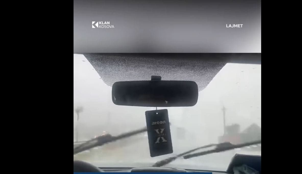 Të reshurat e shiut vështirësojnë qarkullimin në rrugën Pejë-Prishtinë (VIDEO)