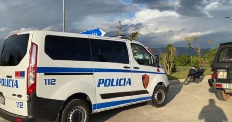 Plagosje me armë zjarri në Gosë të Rrogozhinës, qëllohen burrë e grua