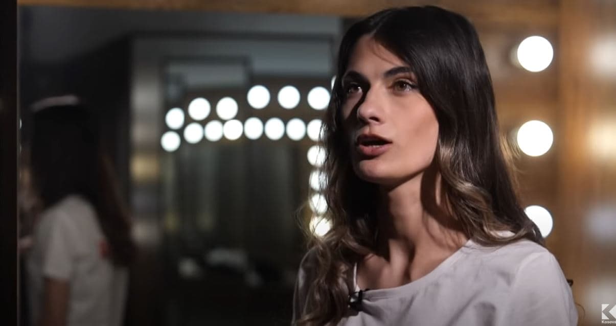 “Nuk dal me rroba banje”, konkurrentja refuzon të zhvishet në "Supernova" (VIDEO)